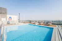 Just Minutes Drive From Dubai Autodrome, Conveniently Located Within A Short Walk Of The Bus Stop, Azizi Vista, Dubai Studio City by Deluxe Holiday Homes - B&B Dubai