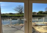 Comfortable 4BR stay in Bourne, Free Parking, Sleeps 7, Families & Contractors Welcome - B&B Bourne