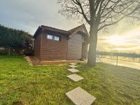 Charmante cabane rustique en bord de Seine - Bed and Breakfast La Roquette