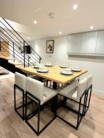 Vibrant 4BR I 2 Bath I Entire Home I Ctr Cheltenham I Short and Long term Stays I Relocations - B&B Cheltenham