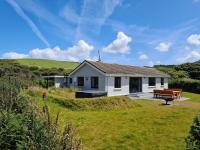 Beachfront bungalow by the sea, Nolton Haven, Pembrokeshire - B&B Nolton