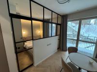 New Cozy Designer Apartment in Uzupis Walk to Old Town in a Luxury Building Garden View Balcony - Chambres d'hôtes Vilnius
