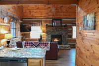 Cuddly Bear New Hot Tub Private Gas Grill Location - B&B Pigeon Forge