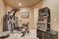 Peaceful Pines! Pool Table, Gym & Forest Views - B&B Colorado Springs