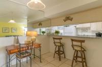 Tiki 218 - Close to the Beach 1BR Condo Sleeps 4 - B&B South Padre Island