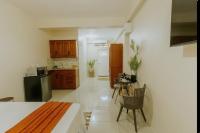 Bali-Inspired Studio Mins from Airport - B&B Arima