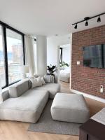 3-Bedrooms Apartment with stunning 180 water, mountain and city view Pool Hot Tub and Gym Heart of Downtown Skytrain 3mins walk Right by BC Place Rogers arena - Ferienwohnung Vancouver
