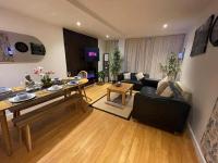 Cosy 2-Bed Apartment at Avoca Court - Free Parking & Wi-Fi - Bed and Breakfast Birmingham
