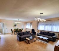 OVER RIVER near FRANKFURT-130 QM-4 ROOMS- 6 BEDS-PARKING-AIR CONDITIONER - Chambres d'hôtes Henneberg