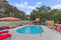 Stonegate Lodge - Pool & Firepits Room #208 - B&B Eureka Springs