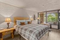 Stonegate Lodge King Bed Fast WiFi 40in TV Salt Water Pool Room #309 - B&B Eureka Springs
