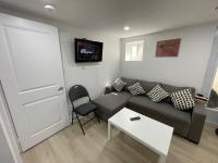 The Pantry Suite - Cozy Basement Stay - Ferienwohnung Mississauga
