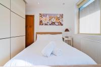 Cozy 2-Bed Flat Minutes From Paddington Station - Ferienwohnung London