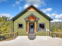 The Pinecrest Poolhouse - Bed and Breakfast Gatlinburg