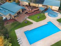 Island Resort Retreat - Pools, Spa, Gym Access - Bed and Breakfast Cowes