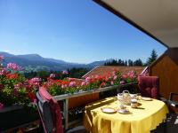 Apartment mit Balkon