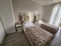 Sunny City Center Apartment, free parking - Chambres d’hôtes Piešťany