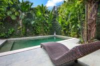 Legian Beach Villa - 3-room open villa, private pool, near the beach, Netflix - B&B Legian