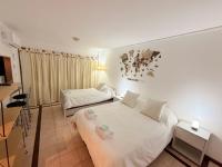 -Excelente departamento, a metros del Shopping Paso del Paraná, vista al río Paraná, cochera techada privada - silencio - ideal para descansar - barrio residencial - Cámaras de seguridad 24hs - unidad Monitoreada - B&B Paraná