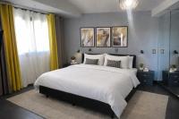 5-Star feel - Luxury penthouse for 4 with huge balcony & view ,8 min from Athens airport - Chambres d'hôtes Koropí