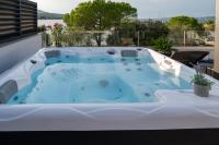 Beachfront house Miamore - 10 m from the sea - B&B Mrljane