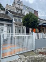 Villa ERICK Batu dekat Jatimpark 2 - Bed and Breakfast Tlekung