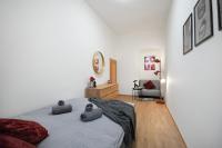 Downtown Comfort in a Spacious Apartment - B&B Prague