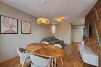 Wooden Harmony Apartment Near Old Town - B&B Varsavia