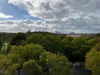 Urbane Dachgeschosswohnung, Blick auf Fernsehturm - Chambres d’hôtes Berlin