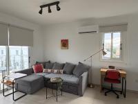 Cozy Central Stay with City Views - B&B Nicosia