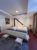 Modern Apartment with Private Balcony - B&B Quito