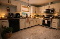 Tree Farm Stay Fire Pit & Grill WOW-King Suite - B&B Fayetteville