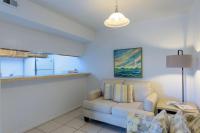 Tiki 123 - Steps to Beach Condo with Pools & Balcony - Chambres d'hôtes South Padre Island