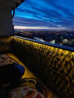 Panoramic top floor retreat with sky city views - B&B Timişoara