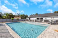 Spacious 4BR Home with Heated Pool & Pickleball Court - Ferienwohnung Naples (Florida)