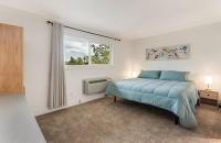 Riverfront condo with balcony near downtown Bend - Bed and Breakfast Bend