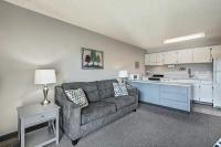 Downtown Condo with Riverview & Balcony - B&B Bend