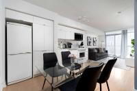 Modern CityPlace Sky Home 2BR 2BA & Balcony - Chambres d’hôtes Toronto