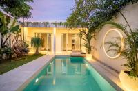 Villa Magic Day 2BR with Private Sauna, Jacuzzi, Projector - B&B Seminyak