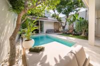 Villa Magic Day 2BR with Private Sauna, Jacuzzi, Projector - B&B Seminyak