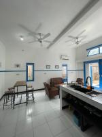 Beach Villa - Privat Villa with Pool and privat Gym - up to 4 people - Gili Trawangan Long Term - B&B Gili Trawangan