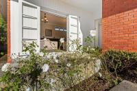 Cologne St Mid-Century Gem - Bed and Breakfast Martinborough