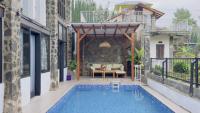 5BR Villa with Private Pool Lembang - B&B Bandung