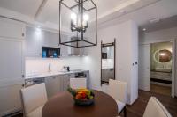 One-Bedroom Apartment with Lake View