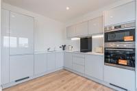 Thameside Suite | Free Parking | 2 BR | Heathrow - Bed and Breakfast Staines