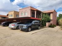 2-bed condo, cook-ready kitchen, and laundry, 5-8 minutes from University of Arizona and downtown Tucson - Bed and Breakfast Tucson