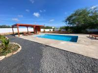 Magnifique villa avec piscine privée à 300m de la plage - Chambres d’hôtes Vila do Maio