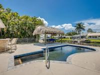 Casa Tiki - Pool, Spa, Dock, Tiki Hut, Bar & BBQ - Bed and Breakfast Cape Coral