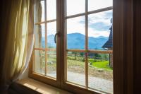 Apartment with Mountain View