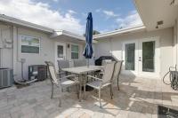 Courtyard Access - Super Convenient Location! - B&B Lake Park